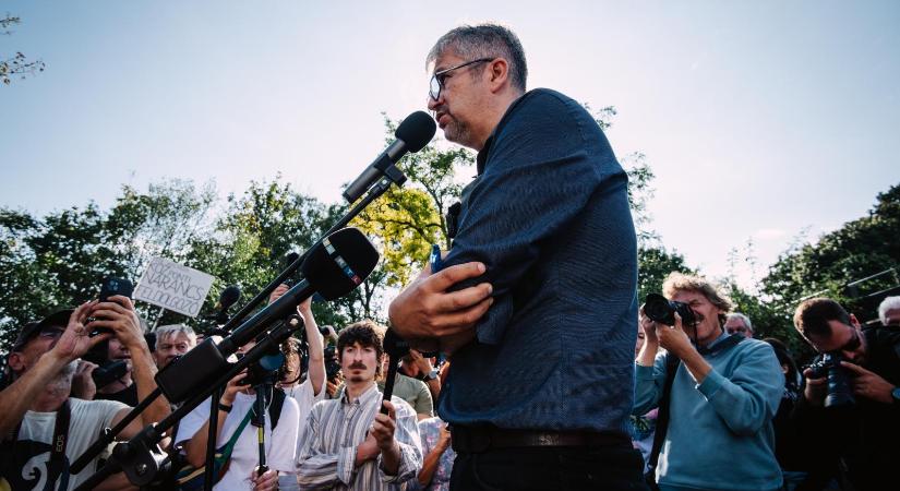 Hadházy Ákos: Ha nem is aranyból van, majdnem aranyáron vették a mosdókagylót Hatvanpusztára