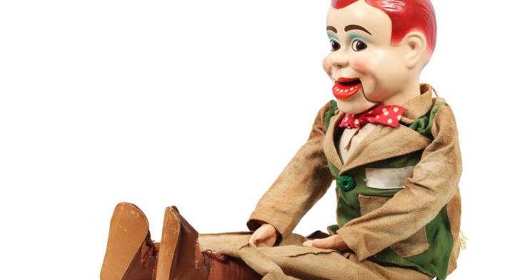 Horrorfilmbe illik ez a kiállítás: 1100 hasbeszélő bábu van egy helyen