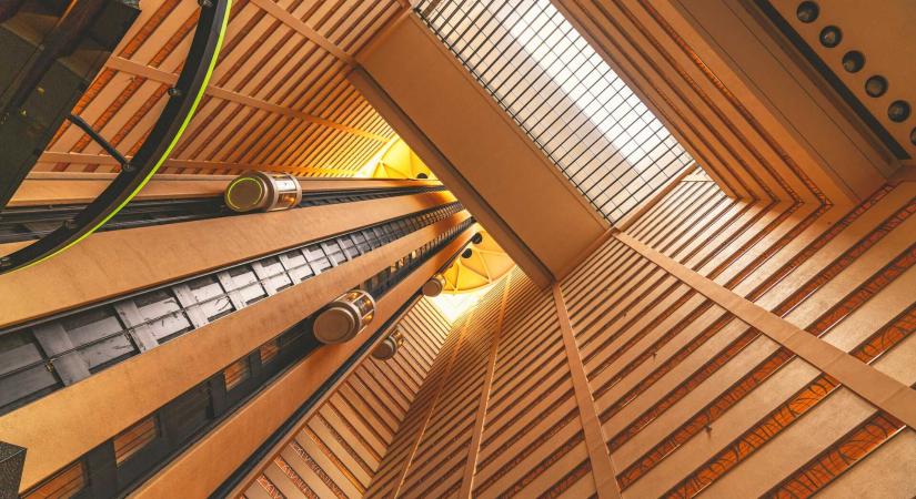 Új trend, elküldik a szállodák a helyi vendégeket az USA-ban, de az EU-ban szigorúbbak a szabályok