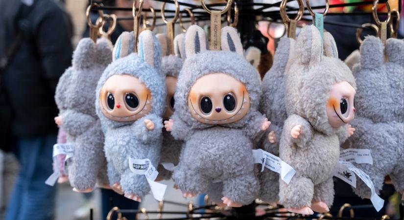 Vége a nagy őrületnek? – egyre kevesebb Labubut vesznek, a gyártó újításra kényszerül