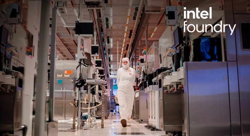 Az Intel Foundry által bemutatott koncepció chip fedélzetén 16 Compute Tile és 24 HBM5-ös memóriamodul foglal helyet