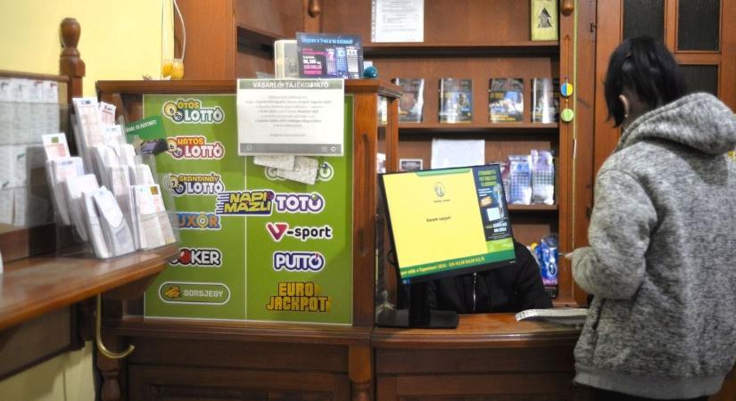 Megőrülnek a somogyiak a 7 milliárdért: Kaposváron és Siófokon is lottóláz ég!