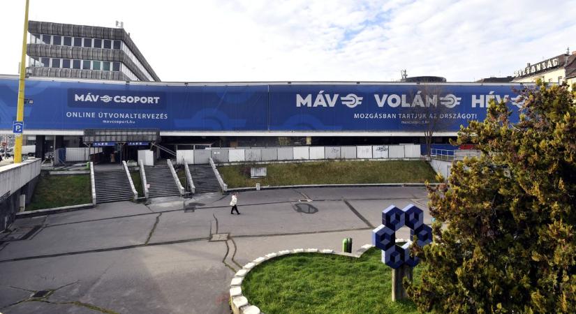 Kisiklott egy mozdony a Déli Pályaudvaron