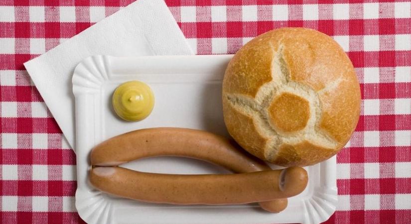 Lehet olcsón virslit kapni a szilveszteri asztalra — de találjuk ki, mennyivel drágább a prémium?