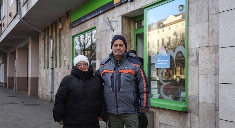 Akkora összeget lehet nyerni csütörtök éjjel a lottón, mint még soha, dugig teltek a jászkunsági lottózók