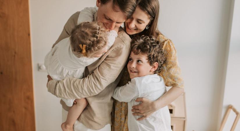 Hatalmas segítség a családoknak: így nő a családi adókedvezmény 2026-tól