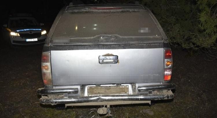 Járó motorral hagyta autóját a ház előtt, egy tolvaj elhajtott vele, majd a benne talált pénzből megtankolt, megreggelizett, és elment fürdőzni