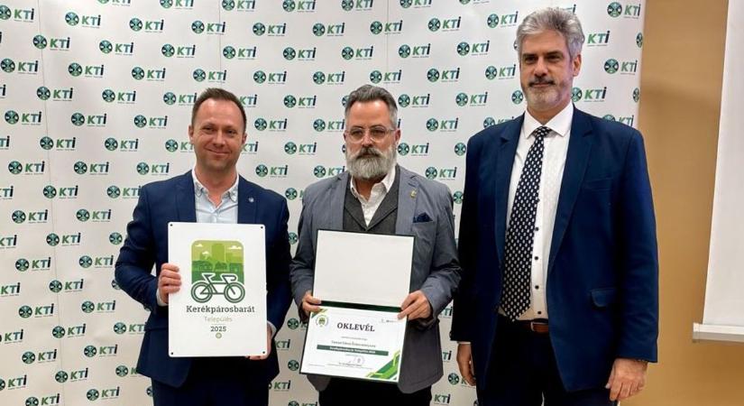 Nem véletlenül itt tekernek szívesen: díjat nyert a város