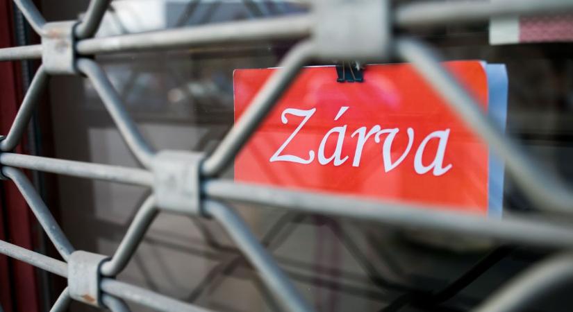 Ne az ajtóban szembesülj vele: így tartanak nyitva a boltok szilveszterkor és év elején