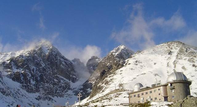 Dráma a Magas-Tátrában: magyar turista rekedt egy sziklán, helikopterrel mentették ki