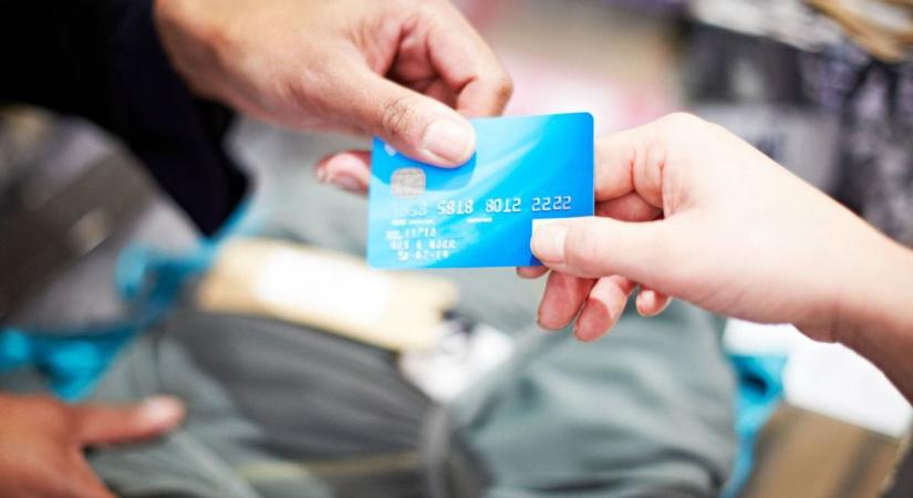 Jövő júliustól érdemes lesz ránéznünk a bankszámladíjainkra