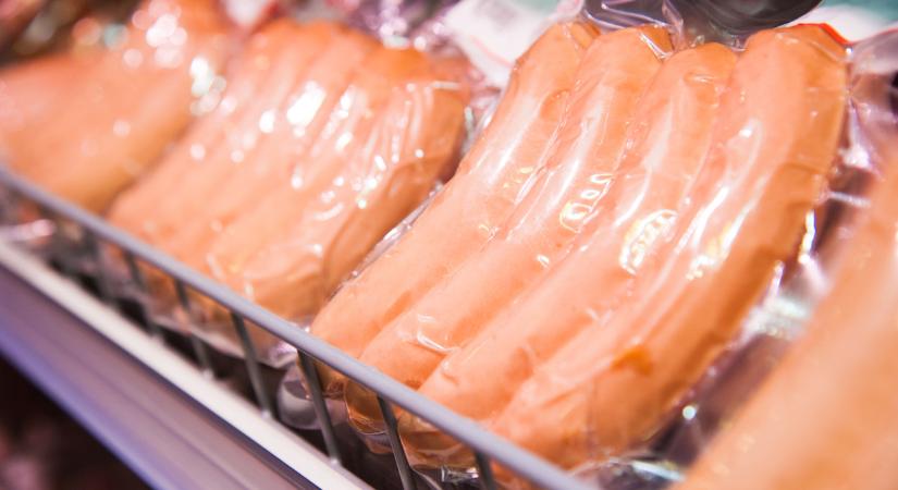 Durva, ami a boltokban zajlik: már ennyibe kerül egy kiló virsli itthon