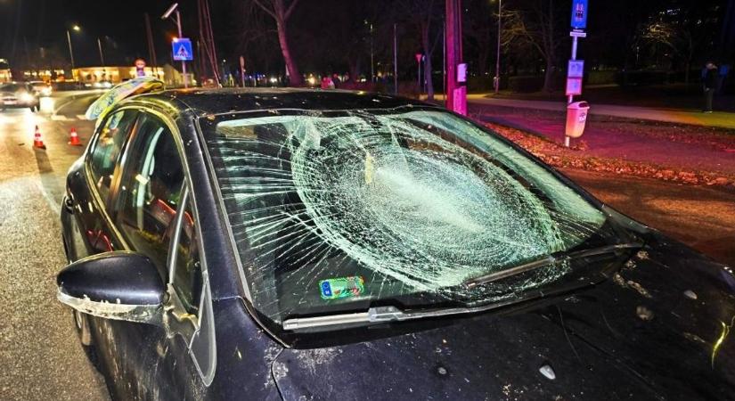 Súlyos sérülés: két fiatal gyalogost gázolt el egy Peugeot a dunántúli város forgalmas kereszteződésében (fotó)
