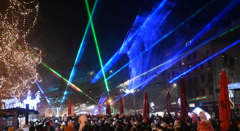 „Szuper esténk lehetett volna!” – Elmarad a szolnoki lézershow, érthetetlen okról írnak a szervezők