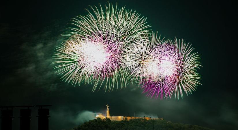 Hol lesz szilveszteri tűzijáték? Tatabányától Siófokig, és a határon túl mutatjuk a biztos helyeket