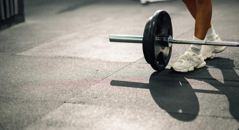 A fiatal férfiak rajonganak az 55 éves nagymamáért, olyan fiatalos