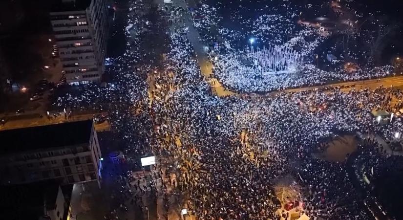 Tizennégy hónap után győztek a szerb diákok, Vucic kiírja az előrehozott választást