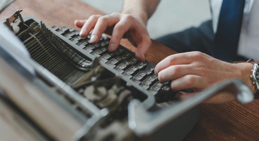 Már a regényírók is a mesterséges intelligenciától rettegnek