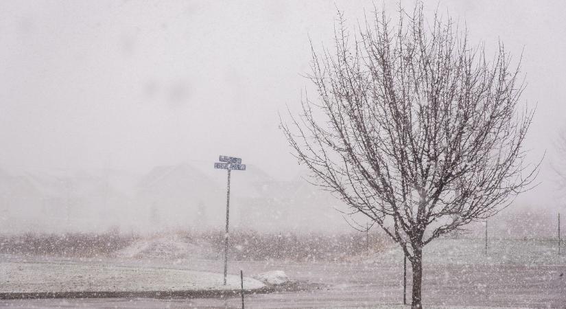 Számítsunk hóra, jön a front, hatalmas viharok tombolnak, diónagyságú jégdarabok esnek Magyarország területére, teljesen megőrült az időjárás