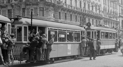′56, tujázás és a sárga nyíl, ami keresztülszáguld a városon – Így villamosoztunk régen