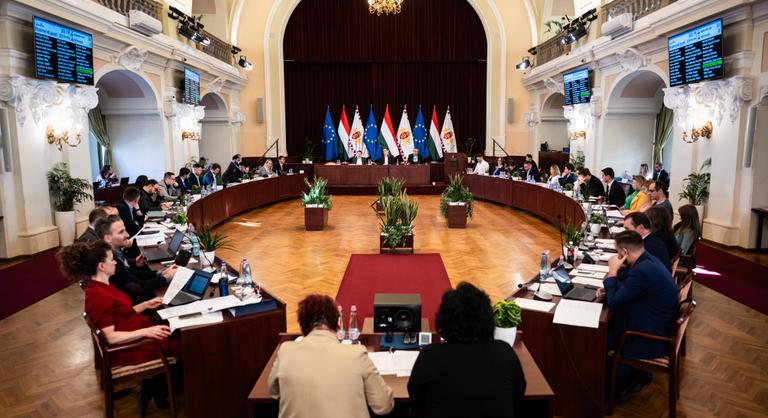 Itt az év utolsó napja, de a legfontosabb kérdés még mindig nem dőlt el Budapesten