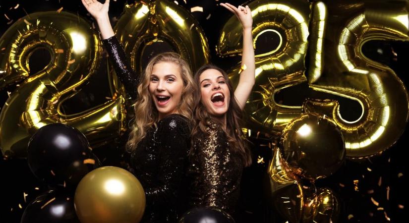 Szilveszterkor dobd félre a divat-szabálykönyvet – Jöhet minden, ami csillogó!