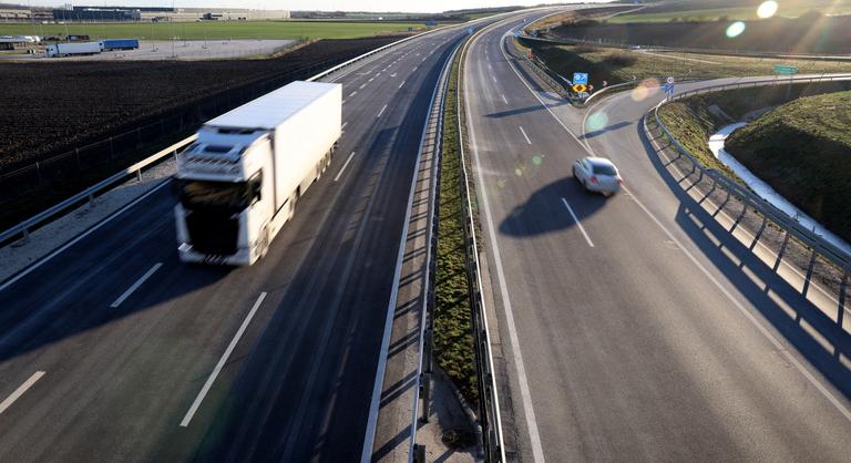 Több mint másfél év után újra járható az M30-as autópálya Miskolc és Szikszó között