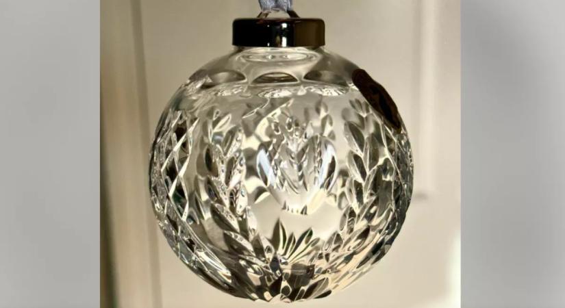 Különleges kristálygömbre bukkan a nő: amikor meglátja az árát, leesik az álla