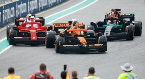 A LEGO-futam és a víz – az év F1-es poénja