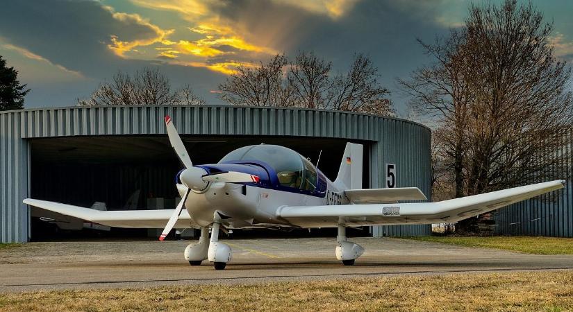 Csak a hangárból sikerült kiállni: a repülőrajt elmaradt