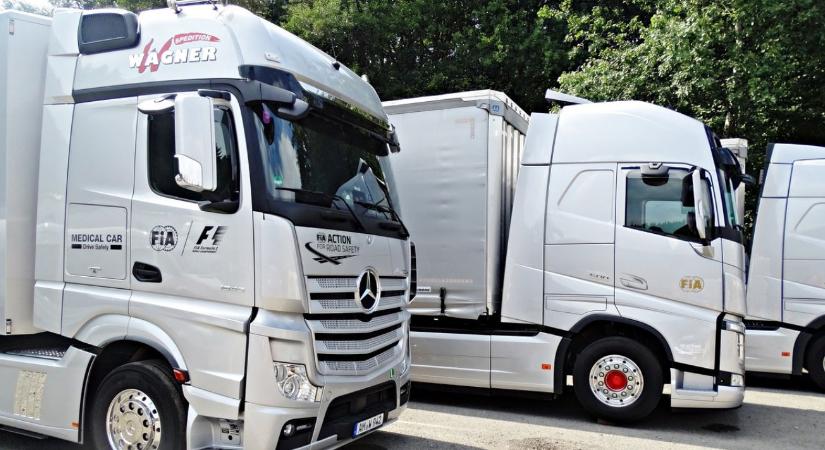 Fellélegezhetnek a falvak: kitiltják a kamionokat 300 településről