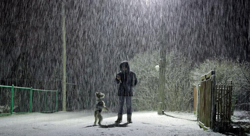 Estére megérkezik a hó – több helyen is riasztanak az év utolsó napján