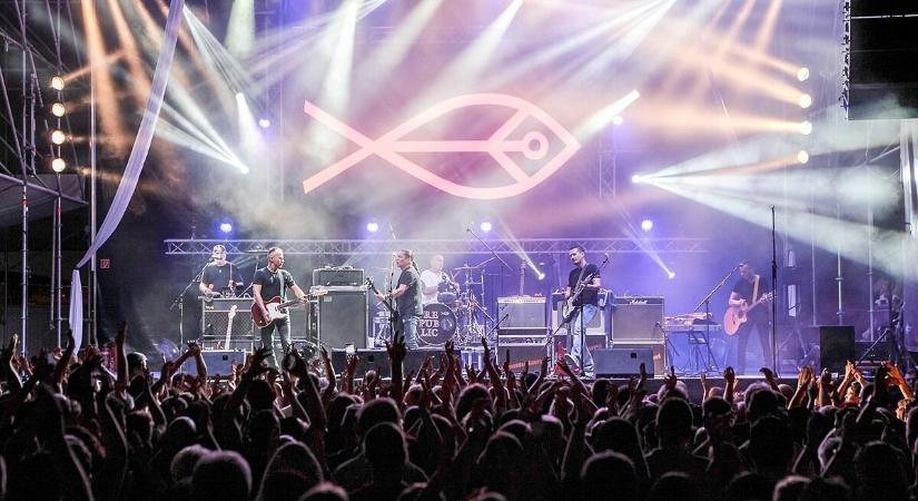 Vissza a 2000-es évekbe! Csak a legnagyobb rajongók ismerik fel ezeket a magyar slágereket