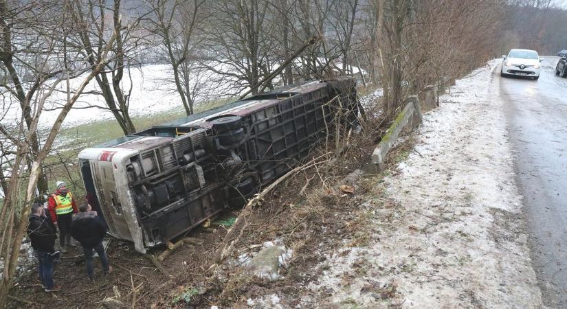 Komló és Pécs között reggelente balesetveszélyesen csúszik az út