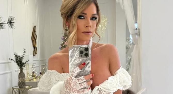 Baukó Éva fehér angyalként pózol nekünk