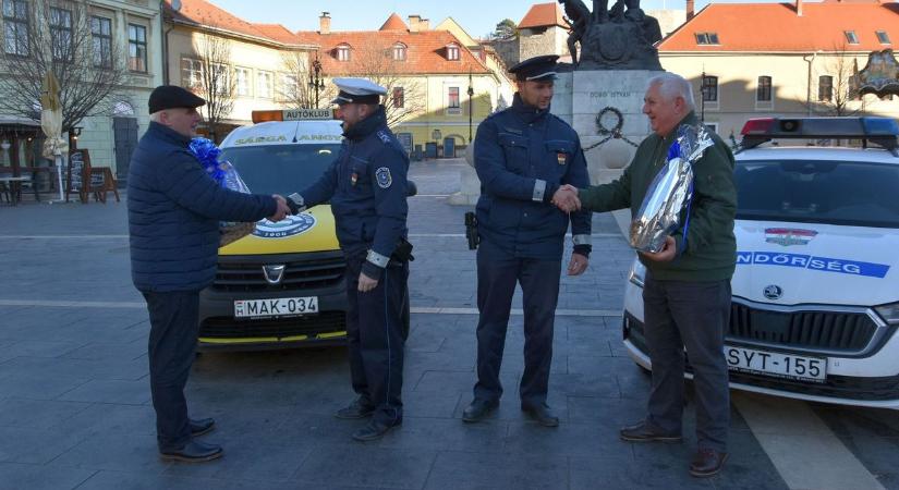 Hevesi és abonyi rendőrt díjazott az autóklub