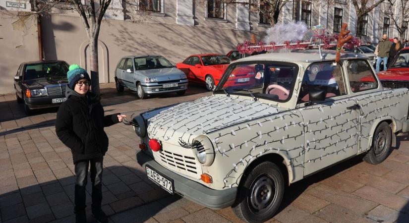 Retro motorok, klasszikus járművek és városi gurulás – (GALÉRIAVIDEÓ)