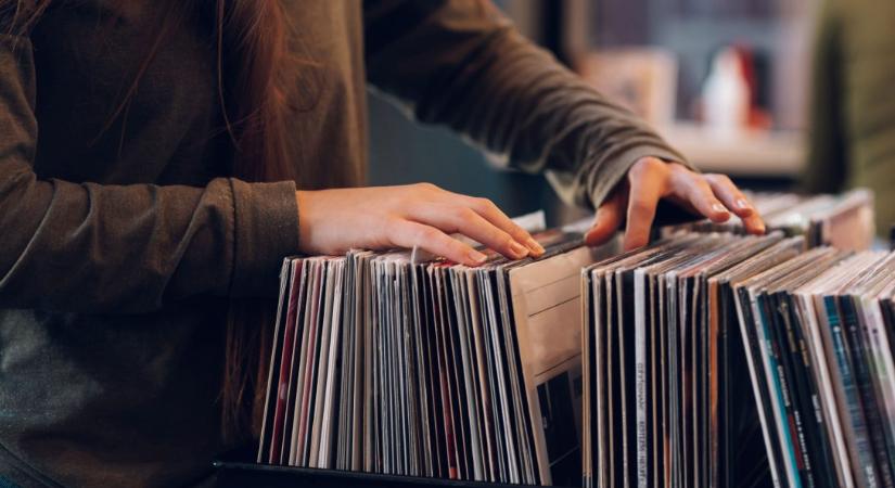 Miért vonzódnak a Z generációs fiatalok az analóg élményhez?