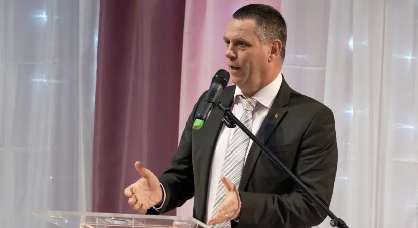 Vecsés polgármesterének 12 millió forintos jutalmat szavaztak a város fideszes képviselői év végére