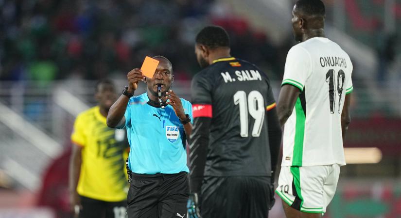 Káosz az Afrika-kupán: Uganda 11 perc alatt három kapust „használt el” – videóval