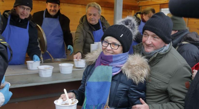 Nem szakad meg a hagyomány – ismét lencseosztással indul az év Fehérváron