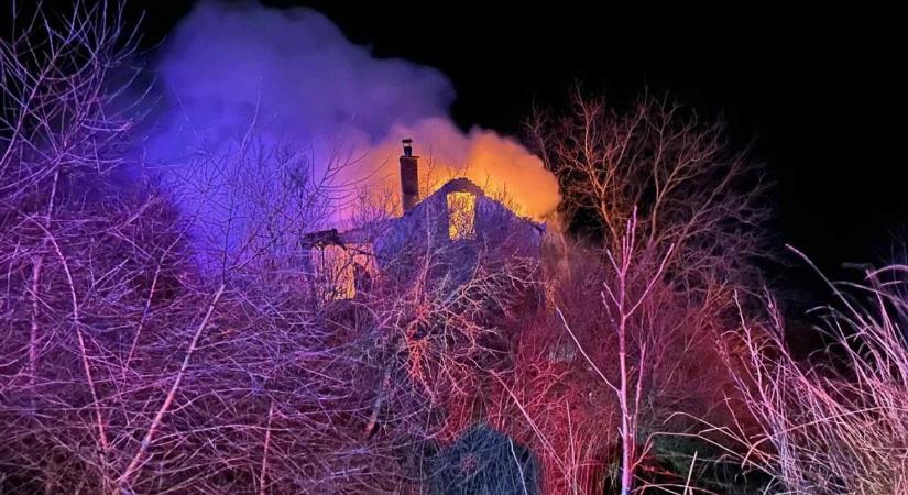 Családi ház gyulladt ki Nagyvenyimen