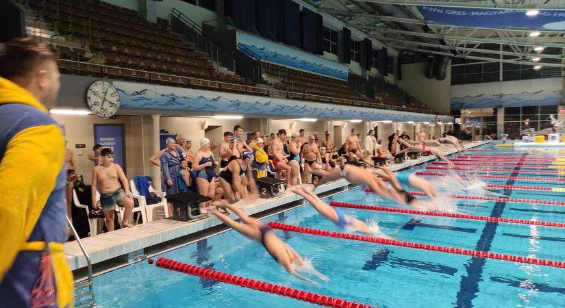 Már át is úsztak a vásárhelyiek 2026-ba!