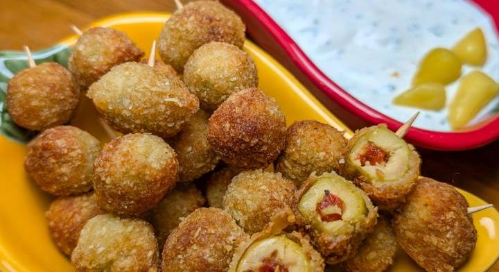 Rántott olívabogyó sajtmártással: különleges bulikaja szilveszterre