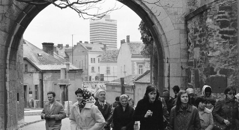 Randalírozó néni, késelés, balesetek és újszülöttek: így búcsúztatták régen az óévet ( fotó)