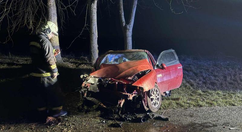 Fának rohant egy autó Nagybajom határában