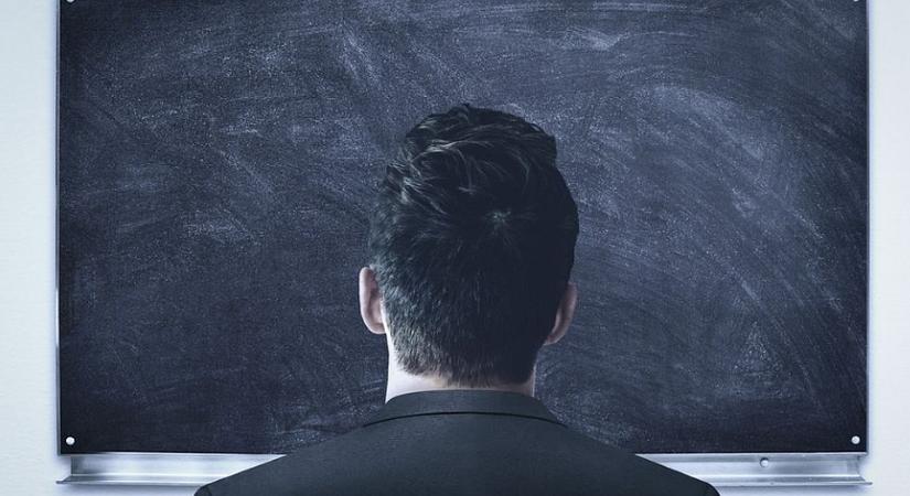 Január elsejétől nőnek a tanárok fizetései, mutatjuk mennyivel