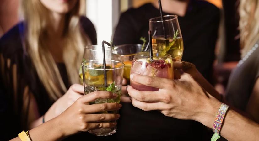 Kreatív és elegáns alkoholmentes italok az ünnepi asztalra