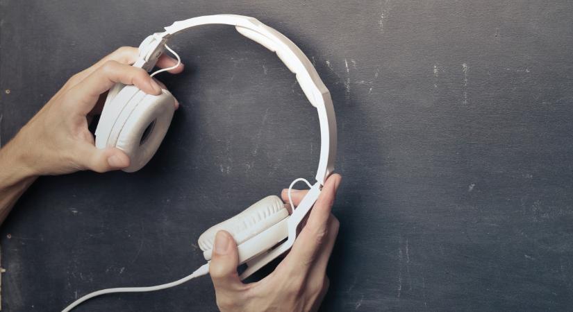 Új szabály a fej- és fülhallgatóknál