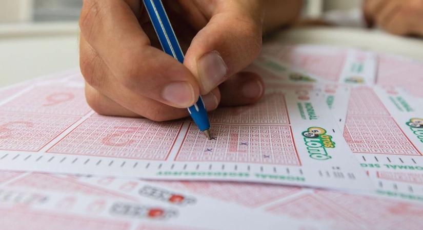 Milliárdos jackpot Tolnában – ki lesz a szilveszteri nyertes?